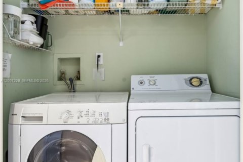 Снять в аренду кондоминиум в Авентура, Флорида 2 спальни, 219.25м2, № 2246545 - фото 18
