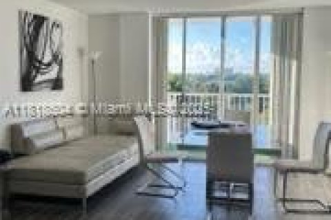 Condo in North Miami, Florida, 2 bedrooms  № 1781873 - photo 5