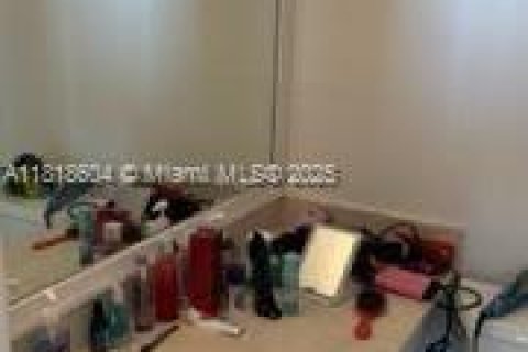 Condo in North Miami, Florida, 2 bedrooms  № 1781873 - photo 15