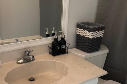 Condo in North Miami, Florida, 2 bedrooms  № 1781873 - photo 10