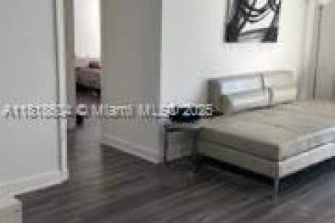 Condo in North Miami, Florida, 2 bedrooms  № 1781873 - photo 9