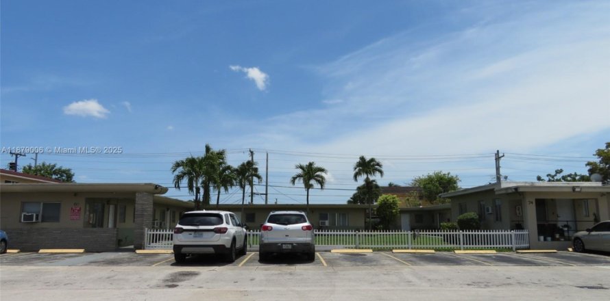 Propiedad comercial en Hialeah, Florida № 1895913