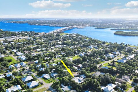 Casa en venta en Palm City, Florida, 4 dormitorios, 272.67 m2 № 1858891 - foto 9