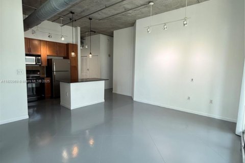 Condo in Miami, Florida, 2 bedrooms  № 1794916 - photo 11