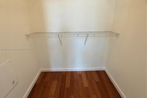 Condo in Miami, Florida, 2 bedrooms  № 1794916 - photo 27