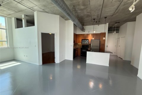 Condo in Miami, Florida, 2 bedrooms  № 1794916 - photo 6