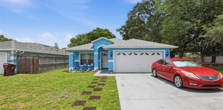 House in Orlando, Florida 4 bedrooms, 183.67 sq.m. № 2215876