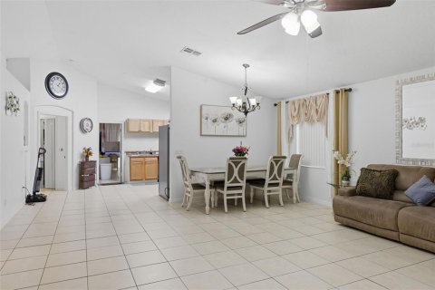 House in Orlando, Florida 4 bedrooms, 183.67 sq.m. № 2215876 - photo 6