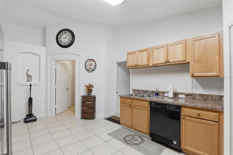 House in Orlando, Florida 4 bedrooms, 183.67 sq.m. № 2215876 - photo 19