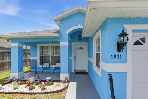 House in Orlando, Florida 4 bedrooms, 183.67 sq.m. № 2215876 - photo 2