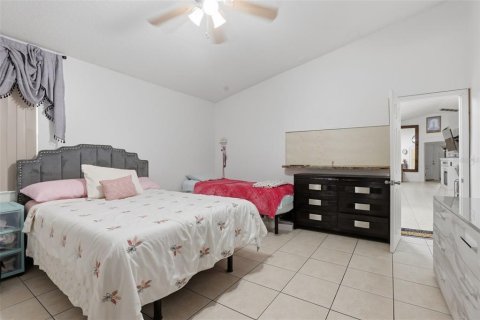 House in Orlando, Florida 4 bedrooms, 183.67 sq.m. № 2215876 - photo 9