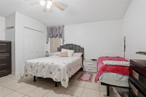 House in Orlando, Florida 4 bedrooms, 183.67 sq.m. № 2215876 - photo 13