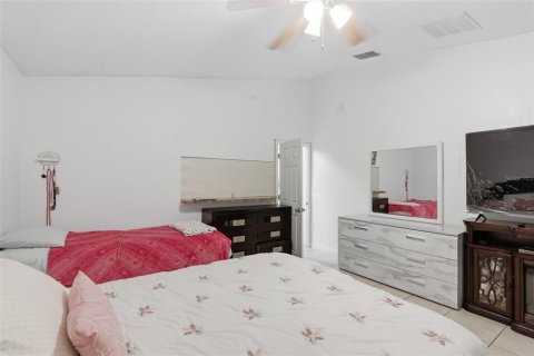 House in Orlando, Florida 4 bedrooms, 183.67 sq.m. № 2215876 - photo 7