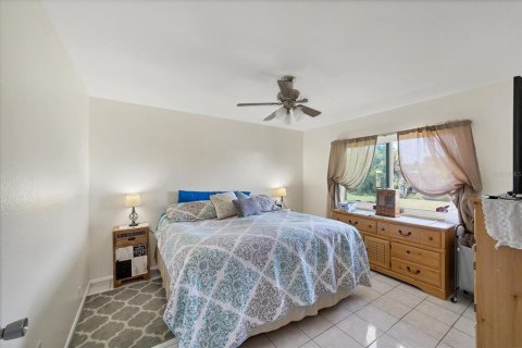 House in Port Charlotte, Florida 3 bedrooms, 85.28 sq.m. № 2157151 - photo 8