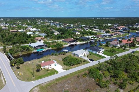House in Port Charlotte, Florida 3 bedrooms, 85.28 sq.m. № 2157151 - photo 2