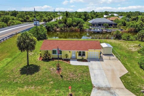 House in Port Charlotte, Florida 3 bedrooms, 85.28 sq.m. № 2157151