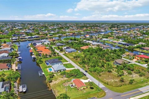 House in Port Charlotte, Florida 3 bedrooms, 85.28 sq.m. № 2157151 - photo 18