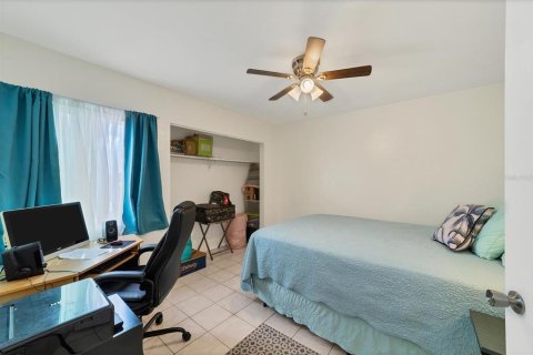 House in Port Charlotte, Florida 3 bedrooms, 85.28 sq.m. № 2157151 - photo 12