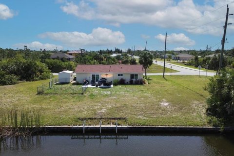 House in Port Charlotte, Florida 3 bedrooms, 85.28 sq.m. № 2157151 - photo 4