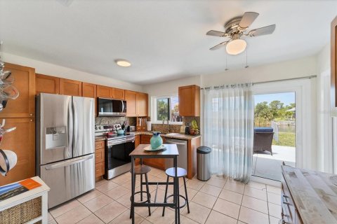 House in Port Charlotte, Florida 3 bedrooms, 85.28 sq.m. № 2157151 - photo 7