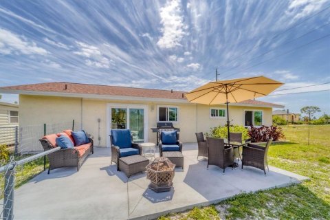 House in Port Charlotte, Florida 3 bedrooms, 85.28 sq.m. № 2157151 - photo 14
