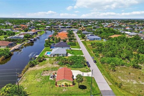 House in Port Charlotte, Florida 3 bedrooms, 85.28 sq.m. № 2157151 - photo 3