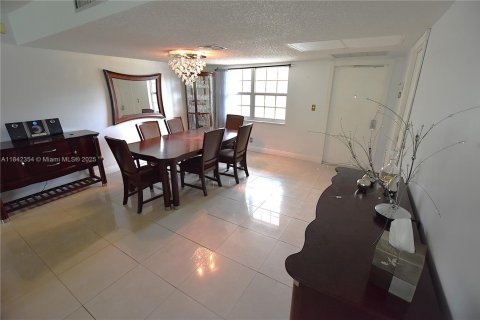 Copropriété à louer à Pompano Beach, Floride: 3 chambres, 139.35 m2 № 1981831 - photo 3