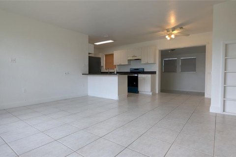 Villa ou maison à louer à Port Charlotte, Floride: 2 chambres, 92.34 m2 № 1912870 - photo 11