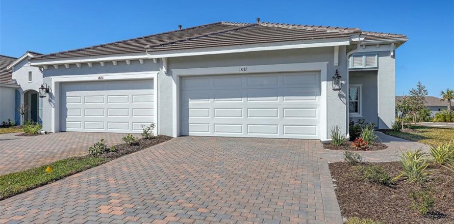 House in Venice, Florida 2 bedrooms, 142.14 sq.m. № 1516053