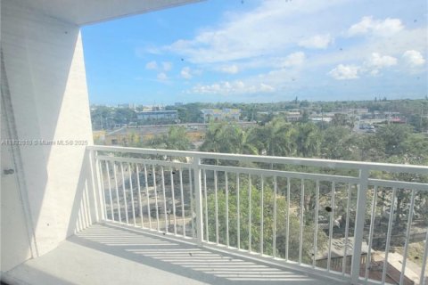 Condominio en alquiler en North Miami Beach, Florida, 1 dormitorio, 73.39 m2 № 1964185 - foto 9