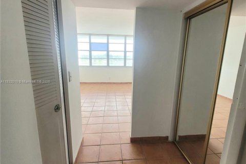 Condominio en alquiler en North Miami Beach, Florida, 1 dormitorio, 73.39 m2 № 1964185 - foto 5