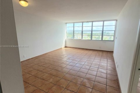 Condominio en alquiler en North Miami Beach, Florida, 1 dormitorio, 73.39 m2 № 1964185 - foto 1