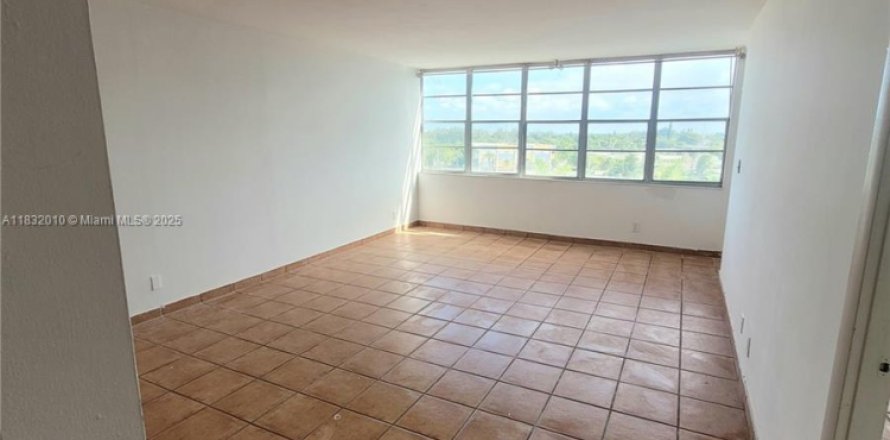 Condominio en North Miami Beach, Florida, 1 dormitorio № 1964185