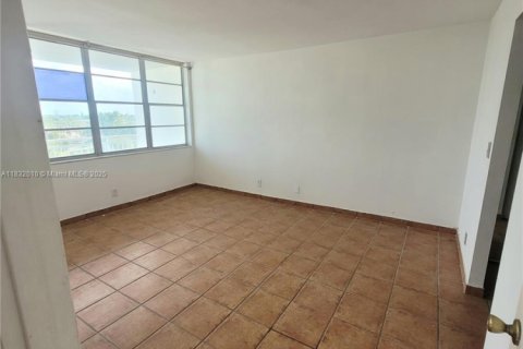 Condominio en alquiler en North Miami Beach, Florida, 1 dormitorio, 73.39 m2 № 1964185 - foto 2