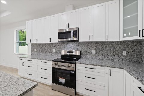 Villa ou maison à vendre à Tampa, Floride: 3 chambres, 148.36 m2 № 2358969 - photo 12