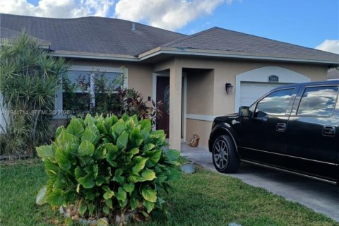 Casa en Florida City, Florida 4 dormitorios, 129.51 m2 № 2002400