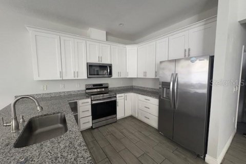 Villa ou maison à louer à Winter Haven, Floride: 3 chambres, 184.32 m2 № 2391099 - photo 2