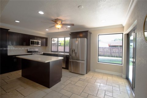 Casa en venta en Miramar, Florida, 3 dormitorios, 151.71 m2 № 1942601 - foto 9