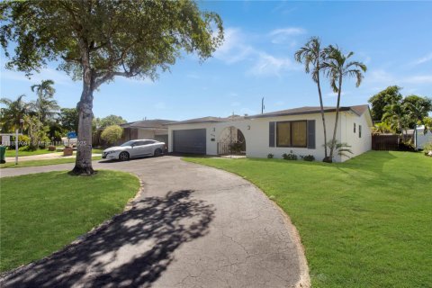 Casa en venta en Miramar, Florida, 3 dormitorios, 151.71 m2 № 1942601 - foto 1