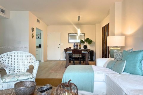 Condo in Sunny Isles Beach, Florida, 2 bedrooms  № 2046044 - photo 5