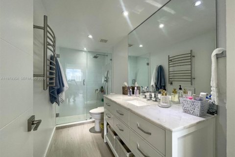Condo in Sunny Isles Beach, Florida, 2 bedrooms  № 2046044 - photo 12