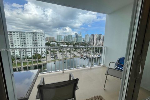 Condo in Sunny Isles Beach, Florida, 2 bedrooms  № 2046044 - photo 7