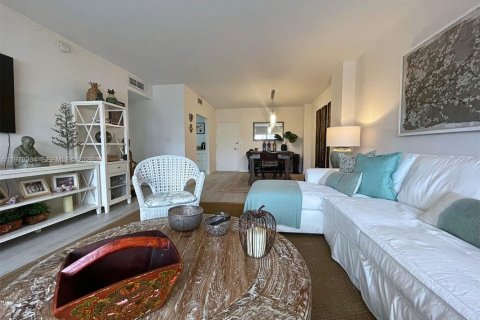 Condo in Sunny Isles Beach, Florida, 2 bedrooms  № 2046044 - photo 6