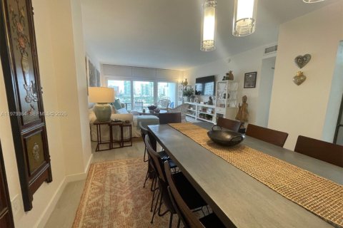Condo in Sunny Isles Beach, Florida, 2 bedrooms  № 2046044