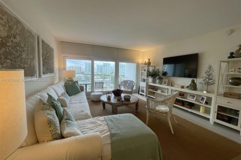 Condo in Sunny Isles Beach, Florida, 2 bedrooms  № 2046044 - photo 4