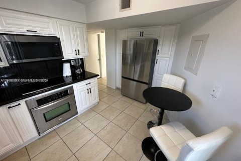 Condo in Aventura, Florida, 2 bedrooms  № 2242746 - photo 16