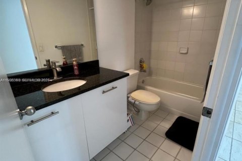 Condo in Aventura, Florida, 2 bedrooms  № 2242746 - photo 10