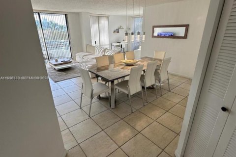 Condo in Aventura, Florida, 2 bedrooms  № 2242746 - photo 21