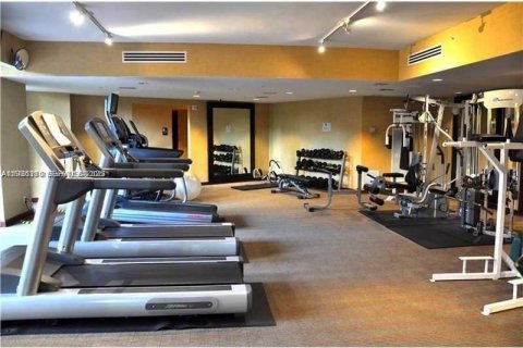Condo in Aventura, Florida, 2 bedrooms  № 2242746 - photo 24