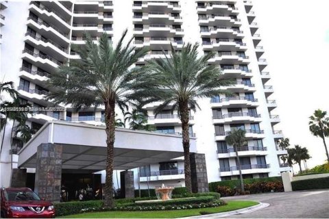 Condo in Aventura, Florida, 2 bedrooms № 2242746